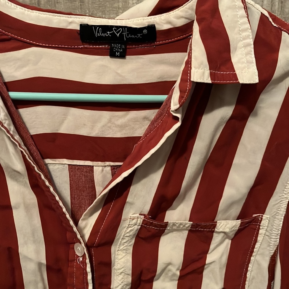 button down top - Picture 3 of 4